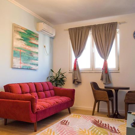 Bright Apartment Close To City Center Tirana Bagian luar foto