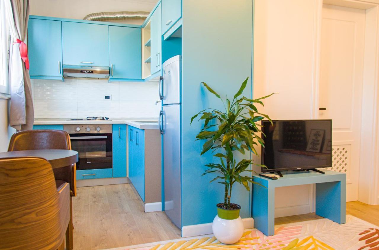 Bright Apartment Close To City Center Tirana Bagian luar foto