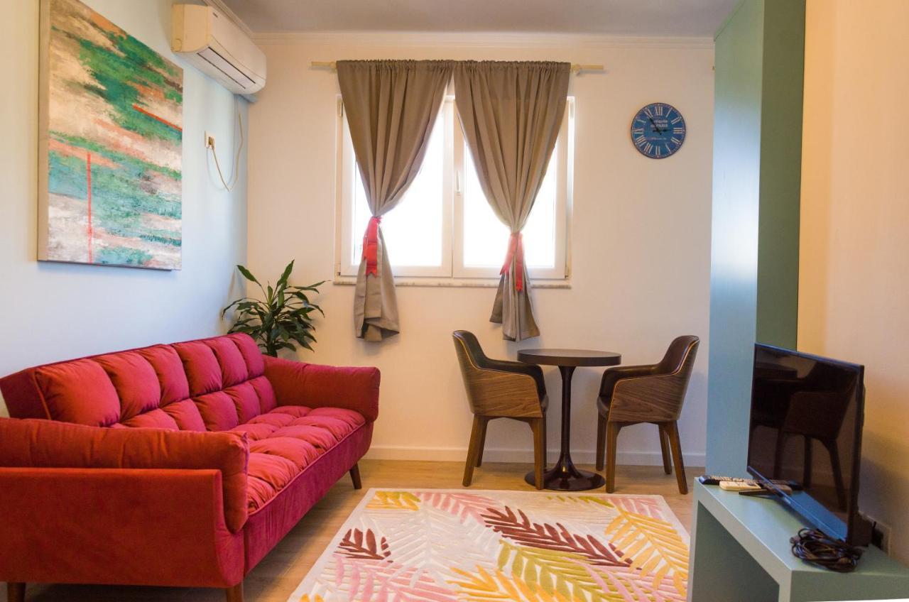 Bright Apartment Close To City Center Tirana Bagian luar foto