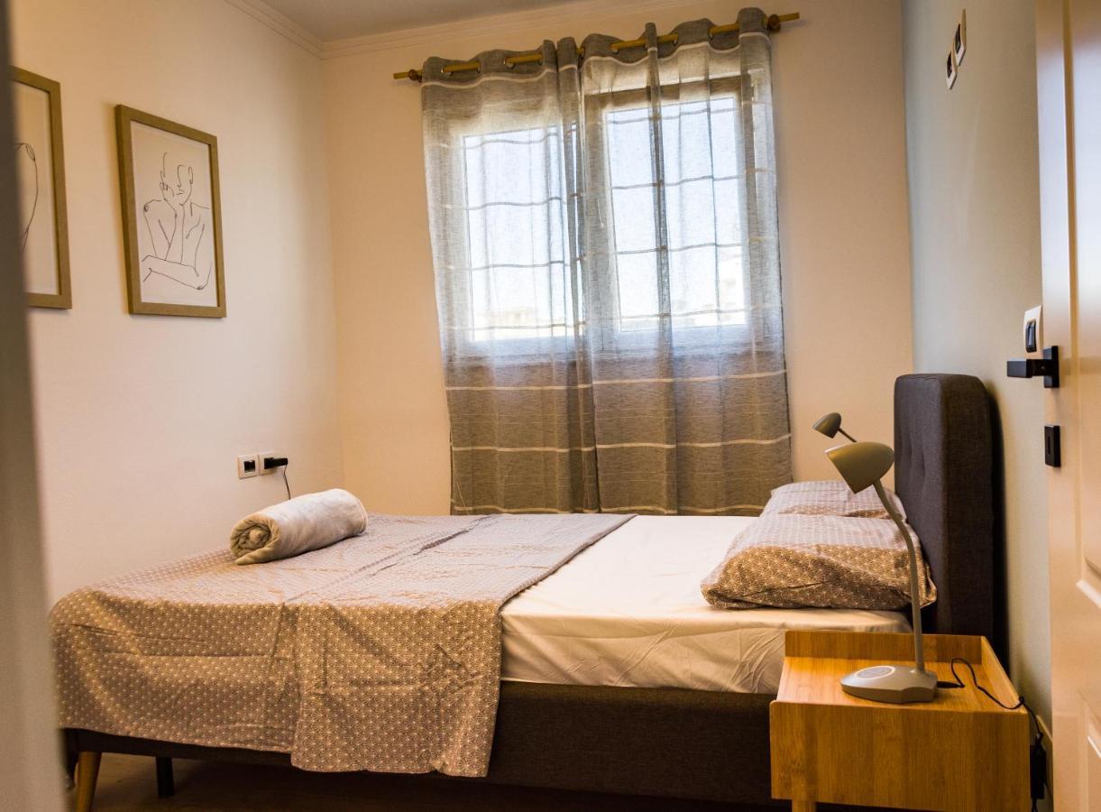Bright Apartment Close To City Center Tirana Bagian luar foto