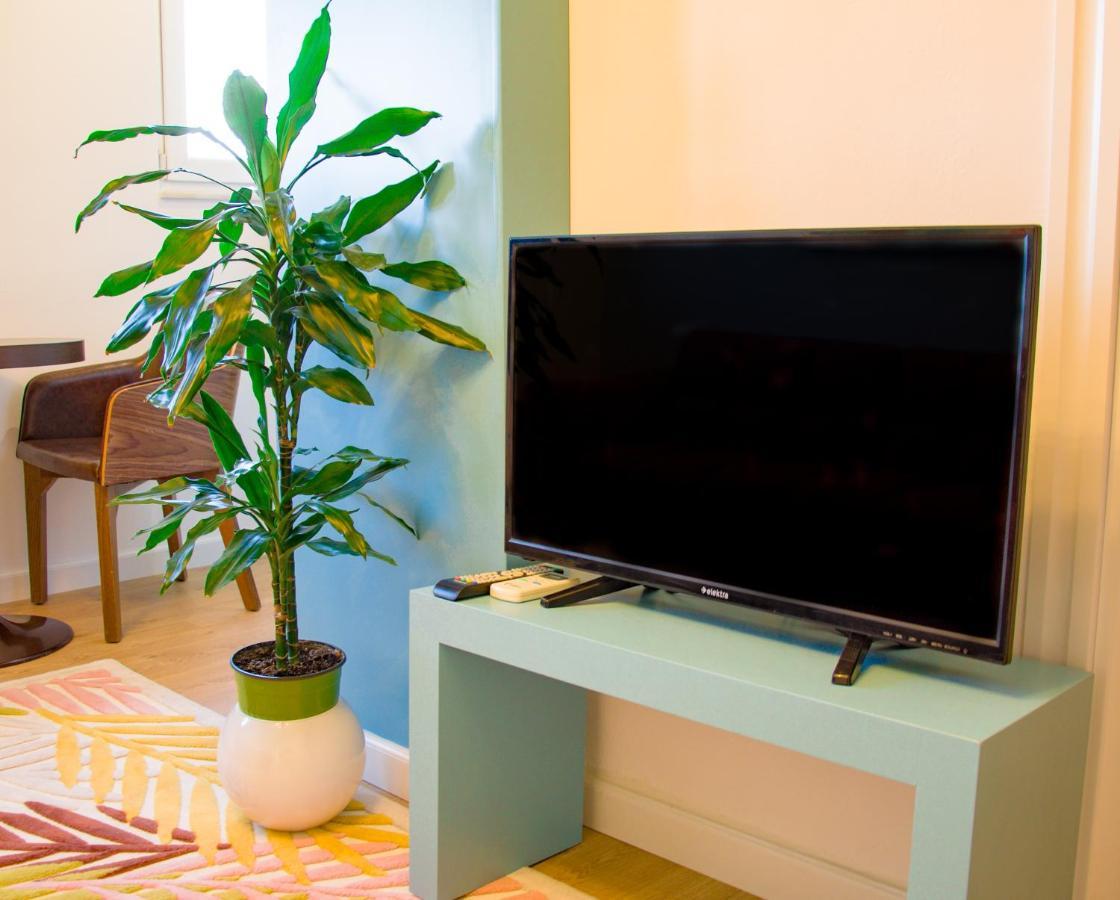 Bright Apartment Close To City Center Tirana Bagian luar foto