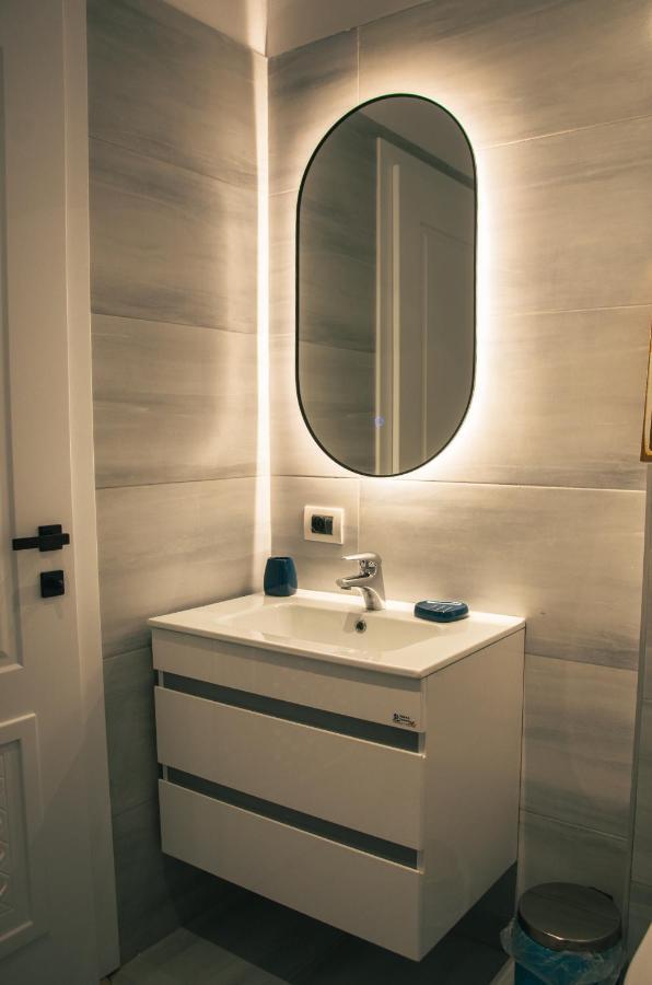 Bright Apartment Close To City Center Tirana Bagian luar foto