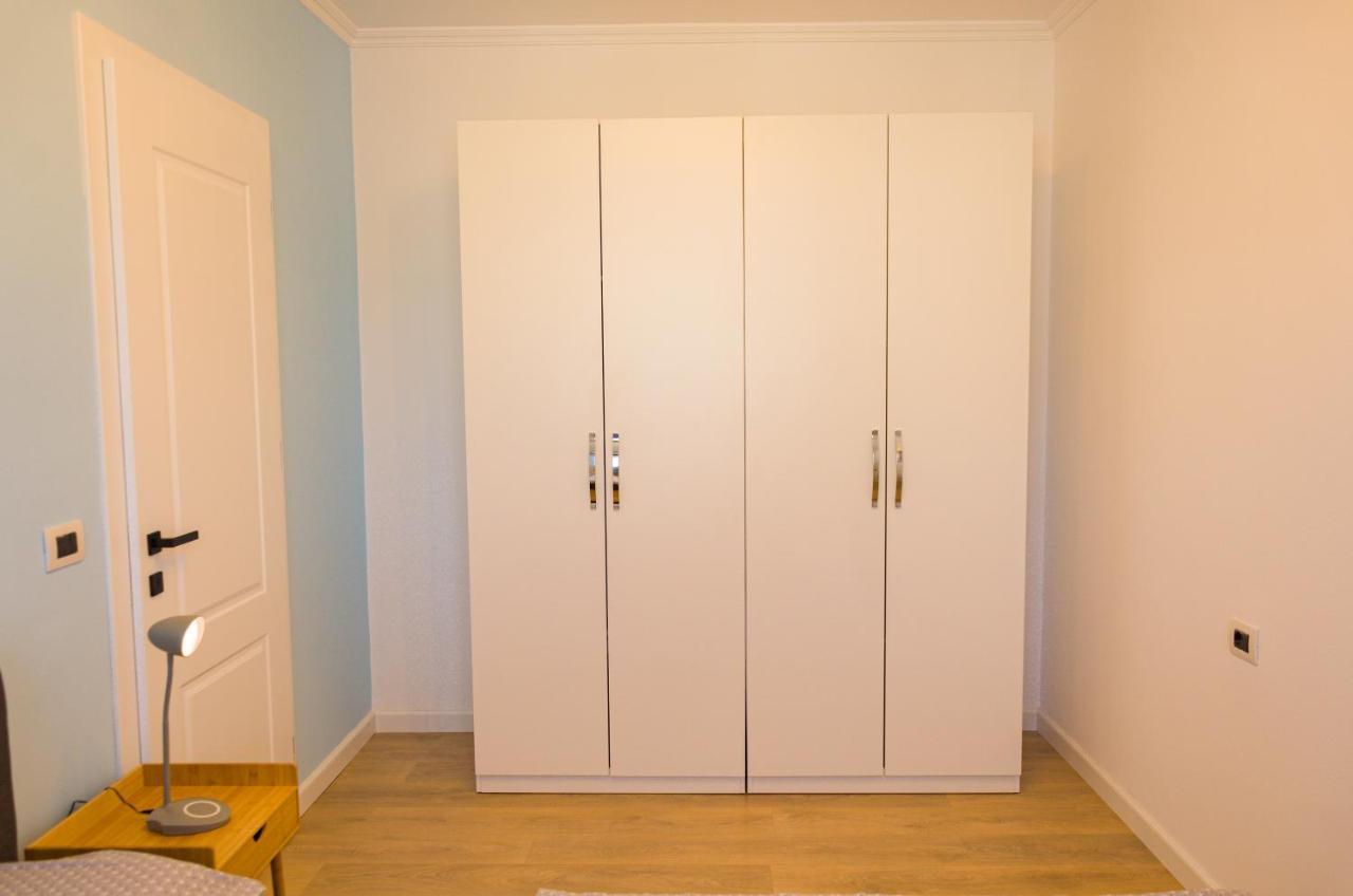 Bright Apartment Close To City Center Tirana Bagian luar foto
